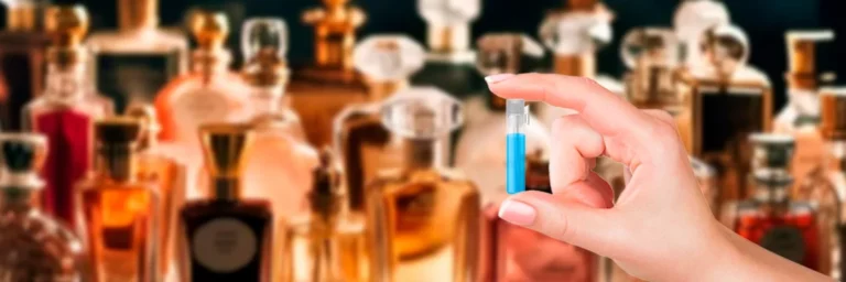 Pare de comprar apenas testando perfume em fitinha da loja